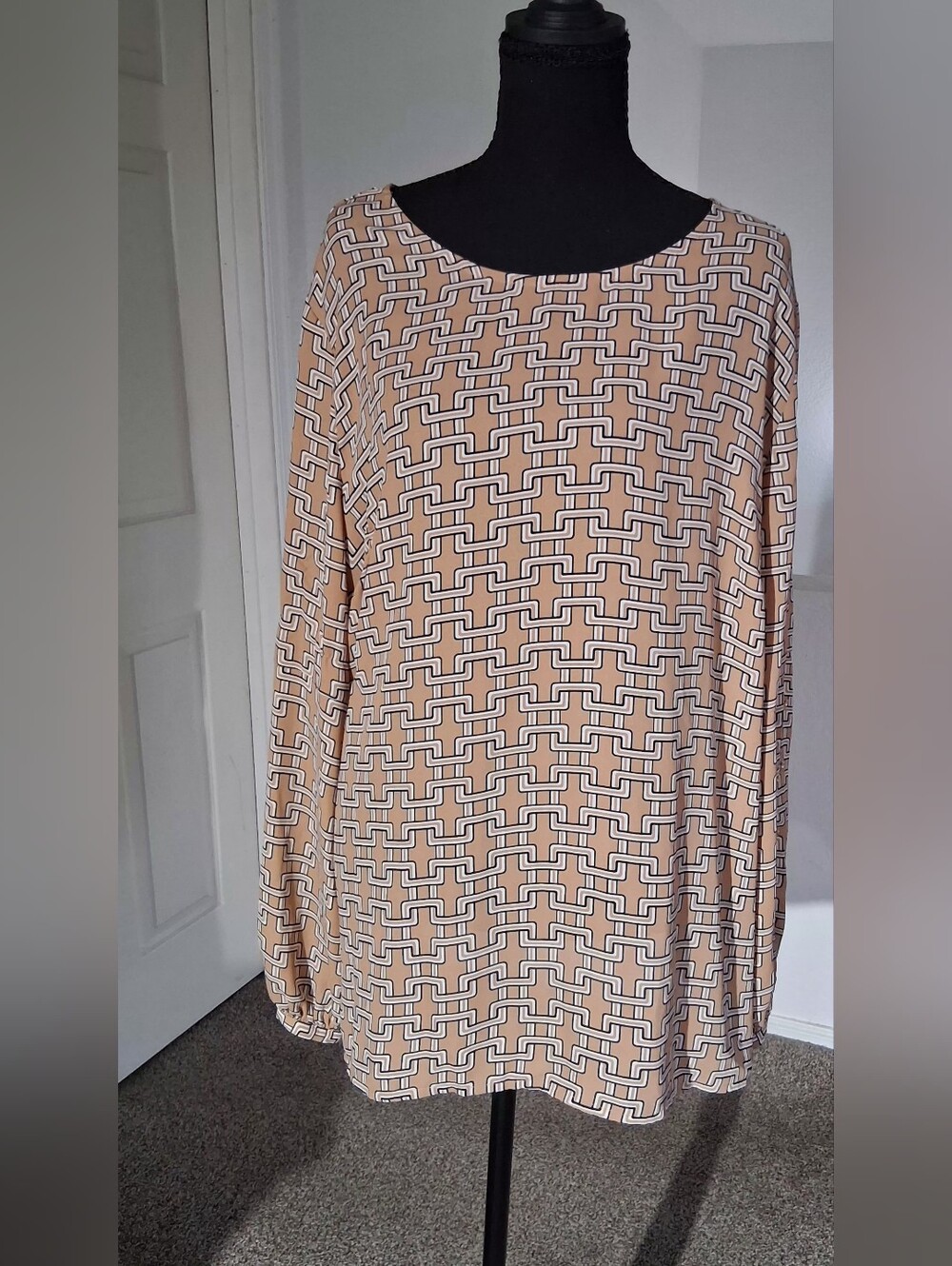 Liz Claiborne Beige Geometric-Print Long Sleeve Top